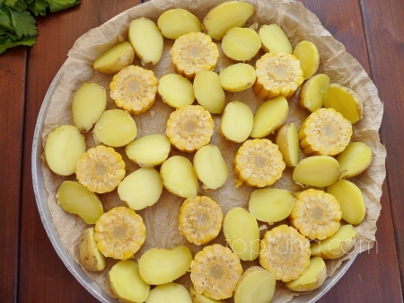 Креветки с чоризо, кукурузой и картофелем